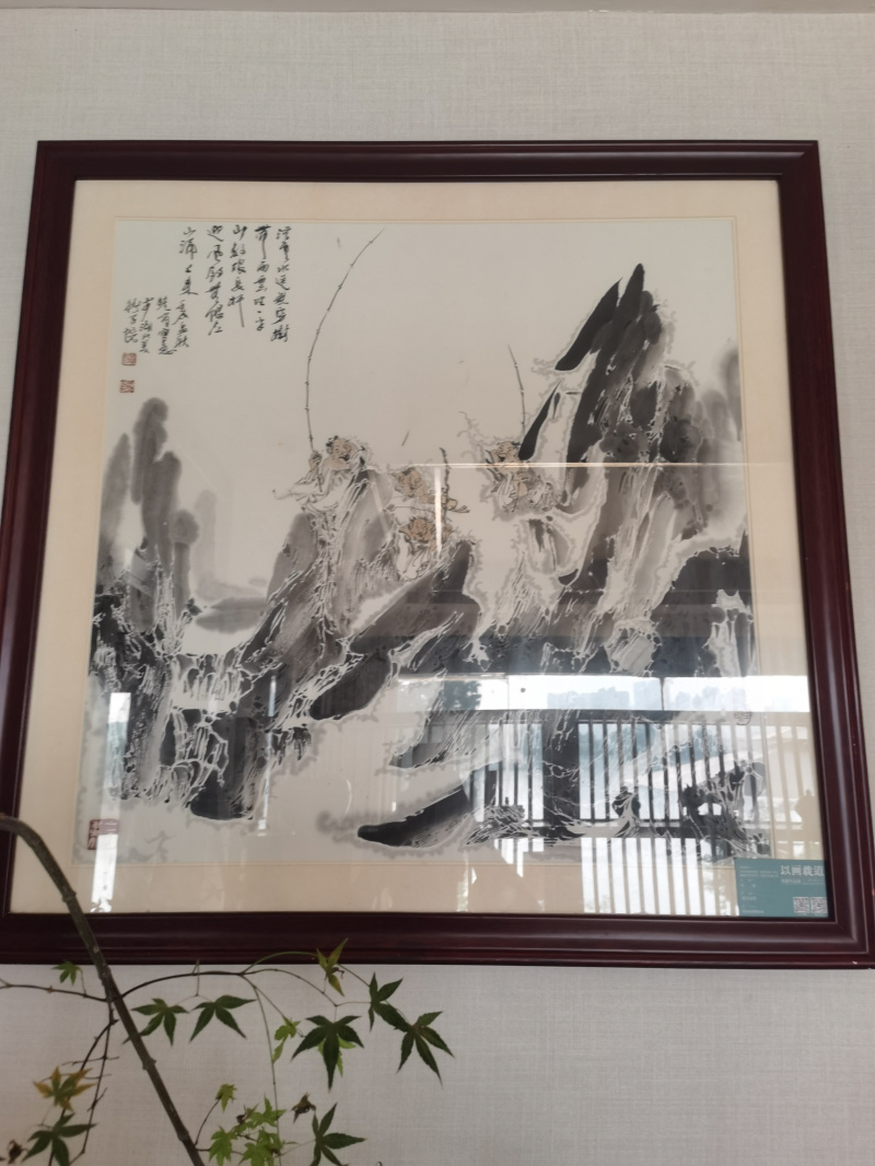 浮云水送无穷树，带雨云埋一半山。数根长杆迎风钓，无限江山涌上来。-齐物书舍